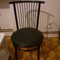 Sprzedam   krzesła  biurowe   na metalowej konstruk  skórzanym siedlis