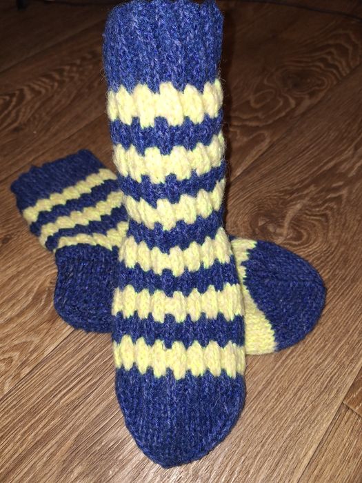 Вязаные носочки ручной работы