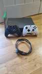 Xbox one x z 2 padami