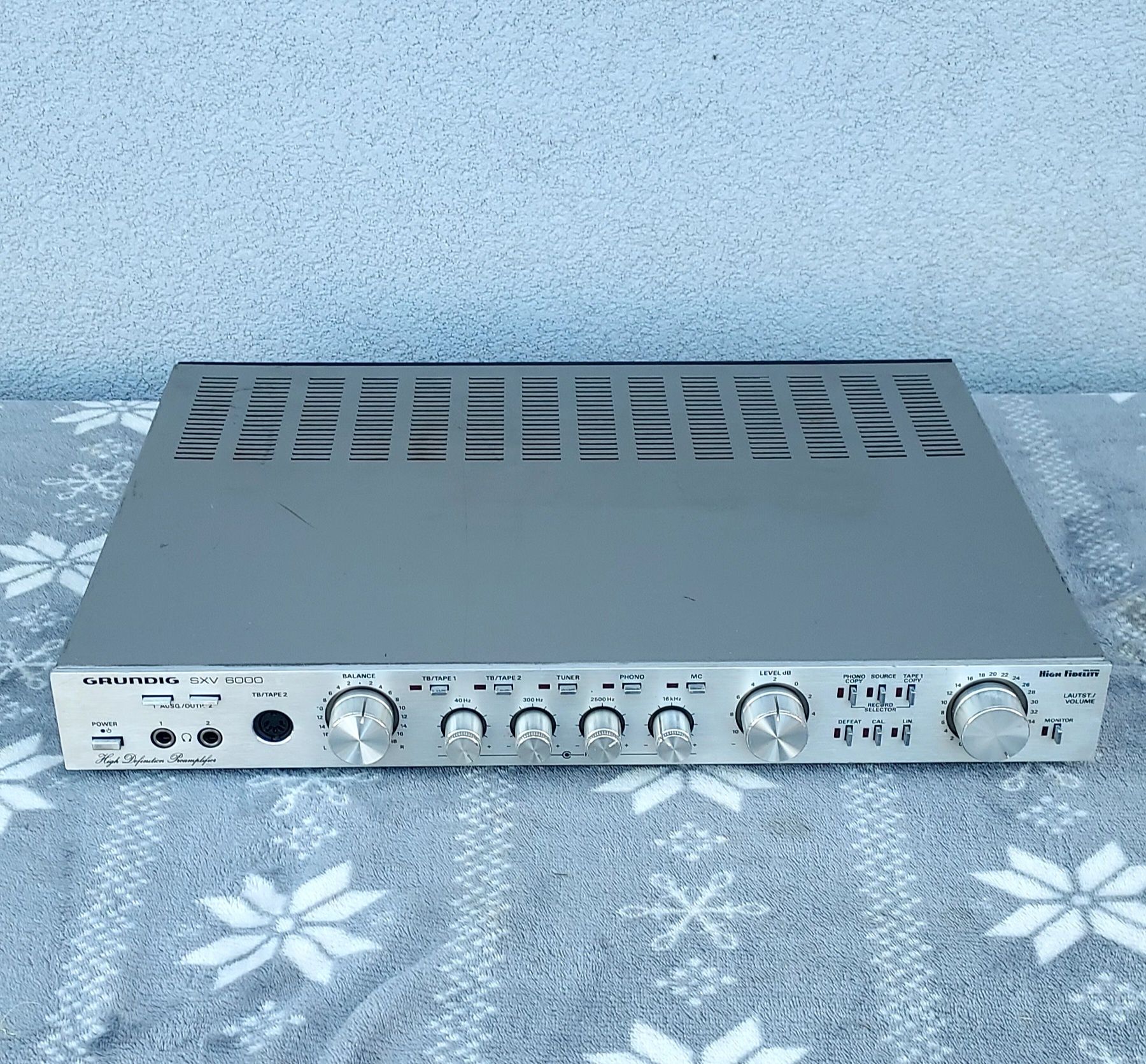 Przedwzmacniacz Grundig SXV-6000
