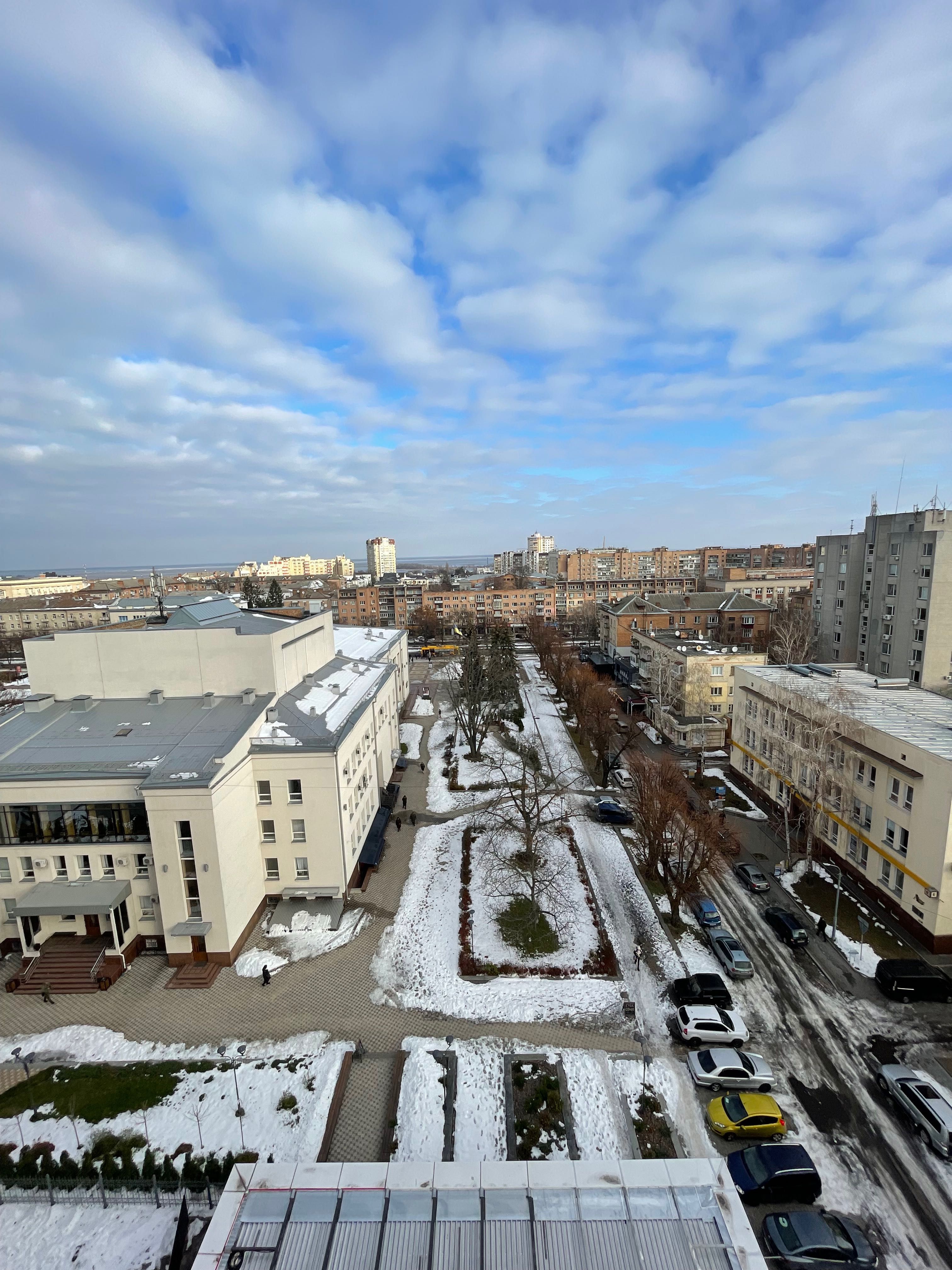 Простора квартира в центрі міста з панорамним видом на місто та Дніпро