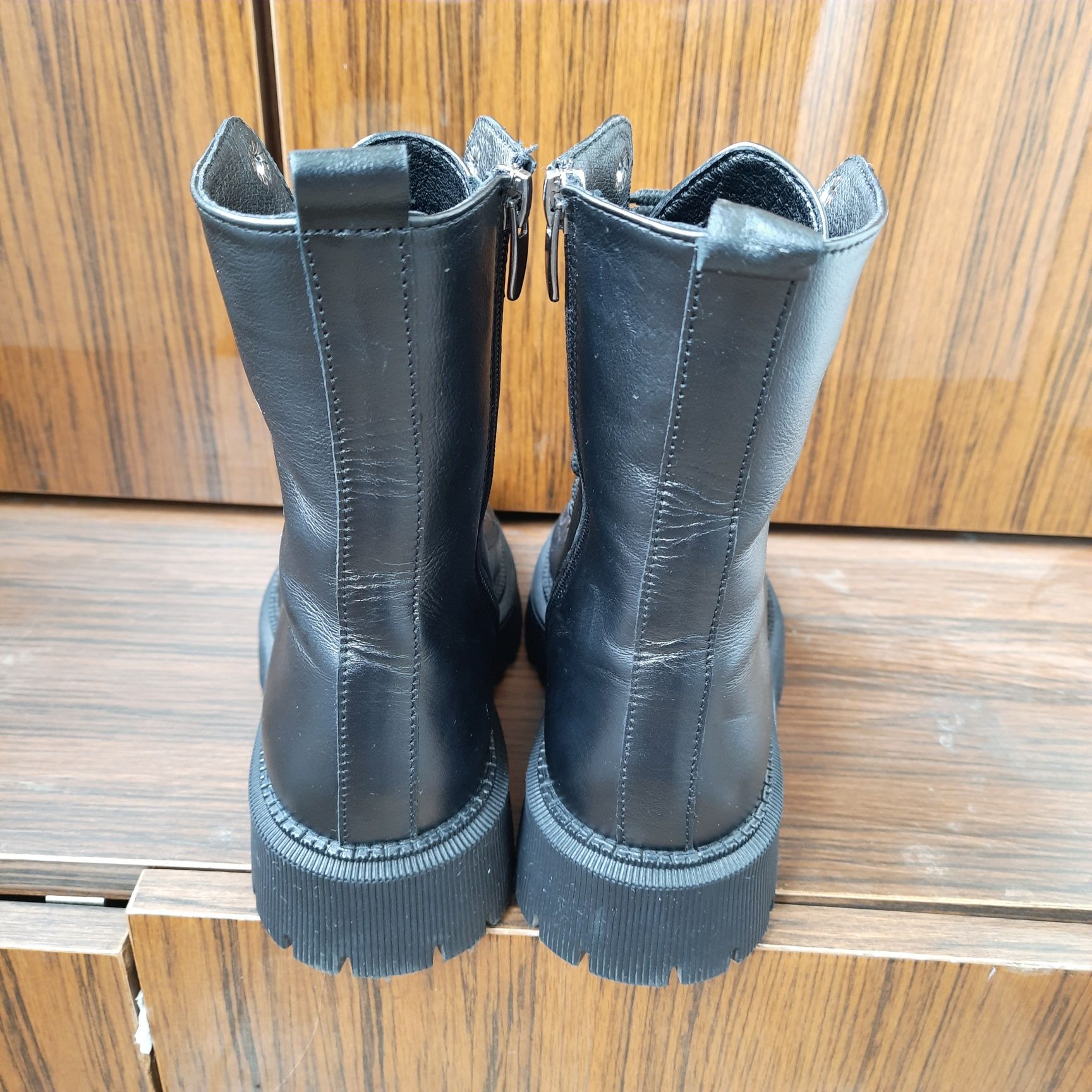 Зимові шкіряні чоботи, 38 розмір, 25 см устілка
