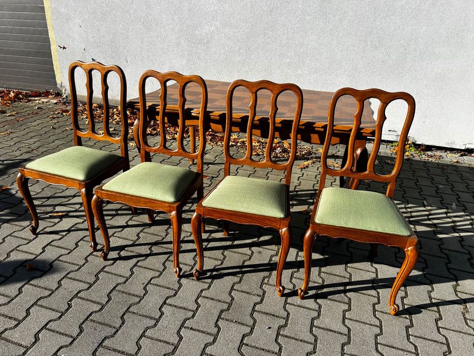 Stylowy rozkładany  stół z krzesłami