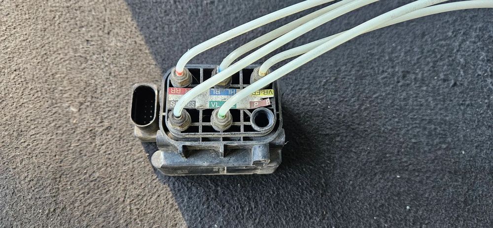 Rozdzielacz zawieszenia airmatic a2513200058 Mercedes ML164 W164