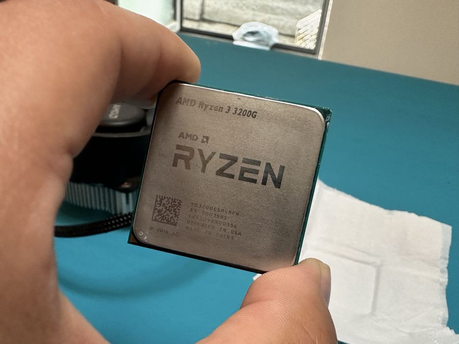 AMD Ryzen 3 3200G – 4 Cores + Gráficos Vega 8