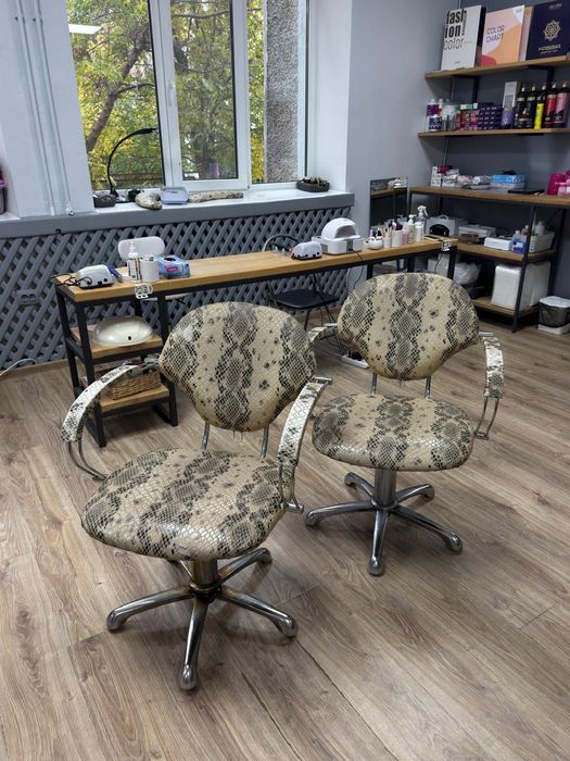 Продаж меблів для студії краси