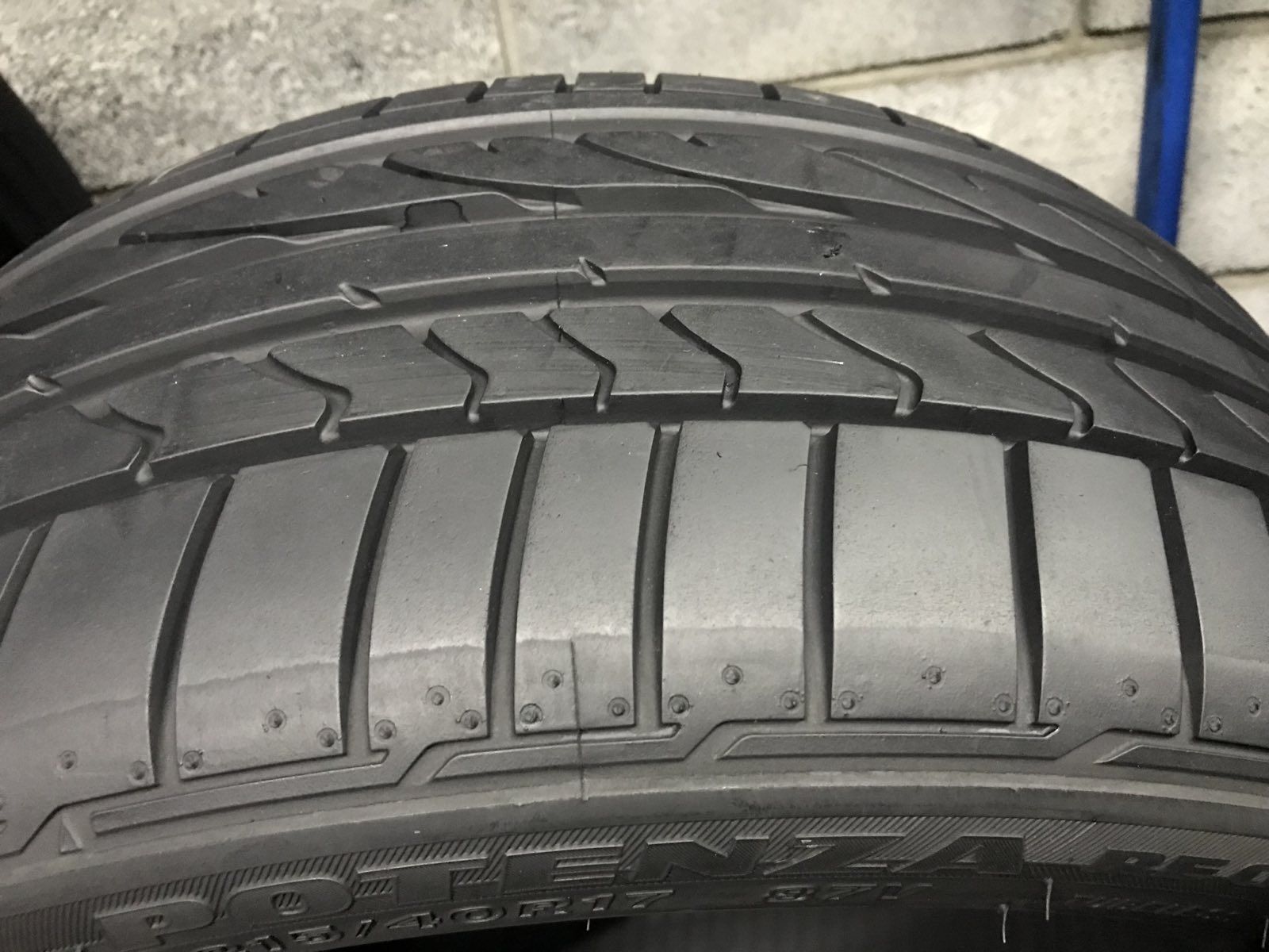 Літні шини 215/40 R17 (87V) BRIDGESTONE