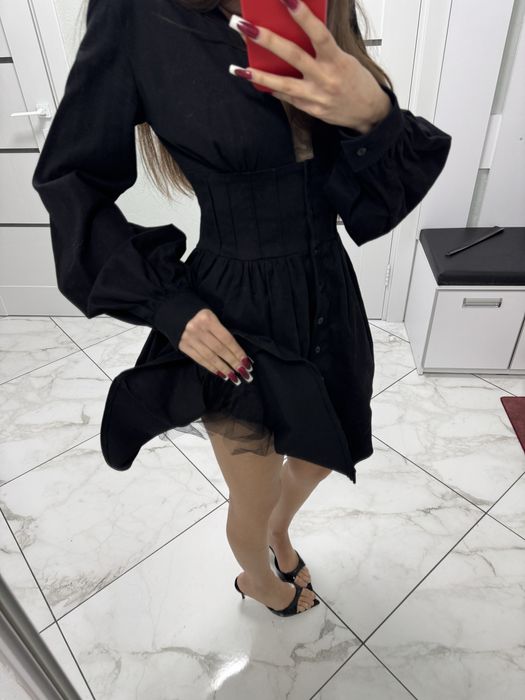 Сукня з пишною спідницею