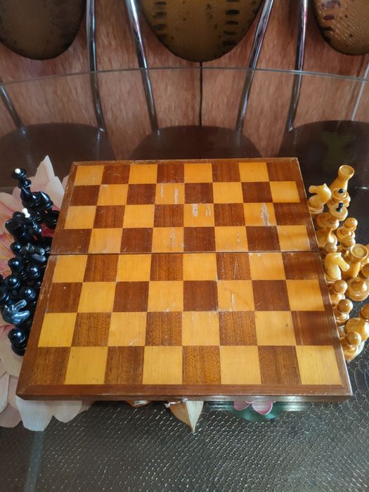 Набор игровой для детей и взрослых  шахматы. Доска 32х32 см.