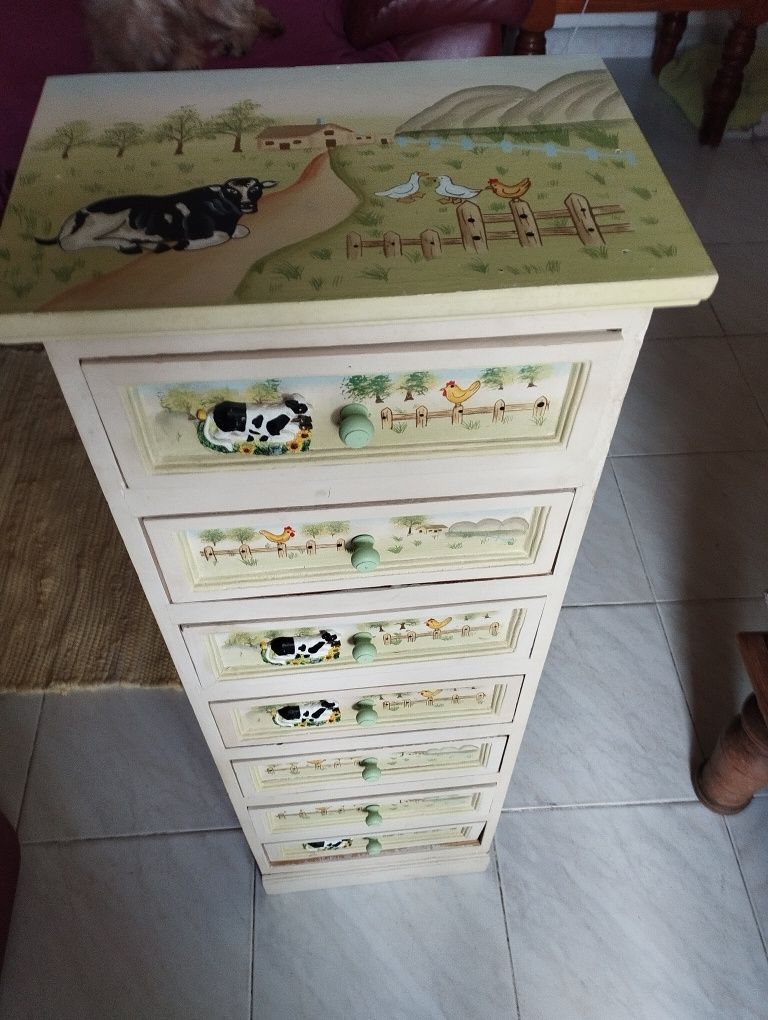 Mesa de cabeceira e móvel