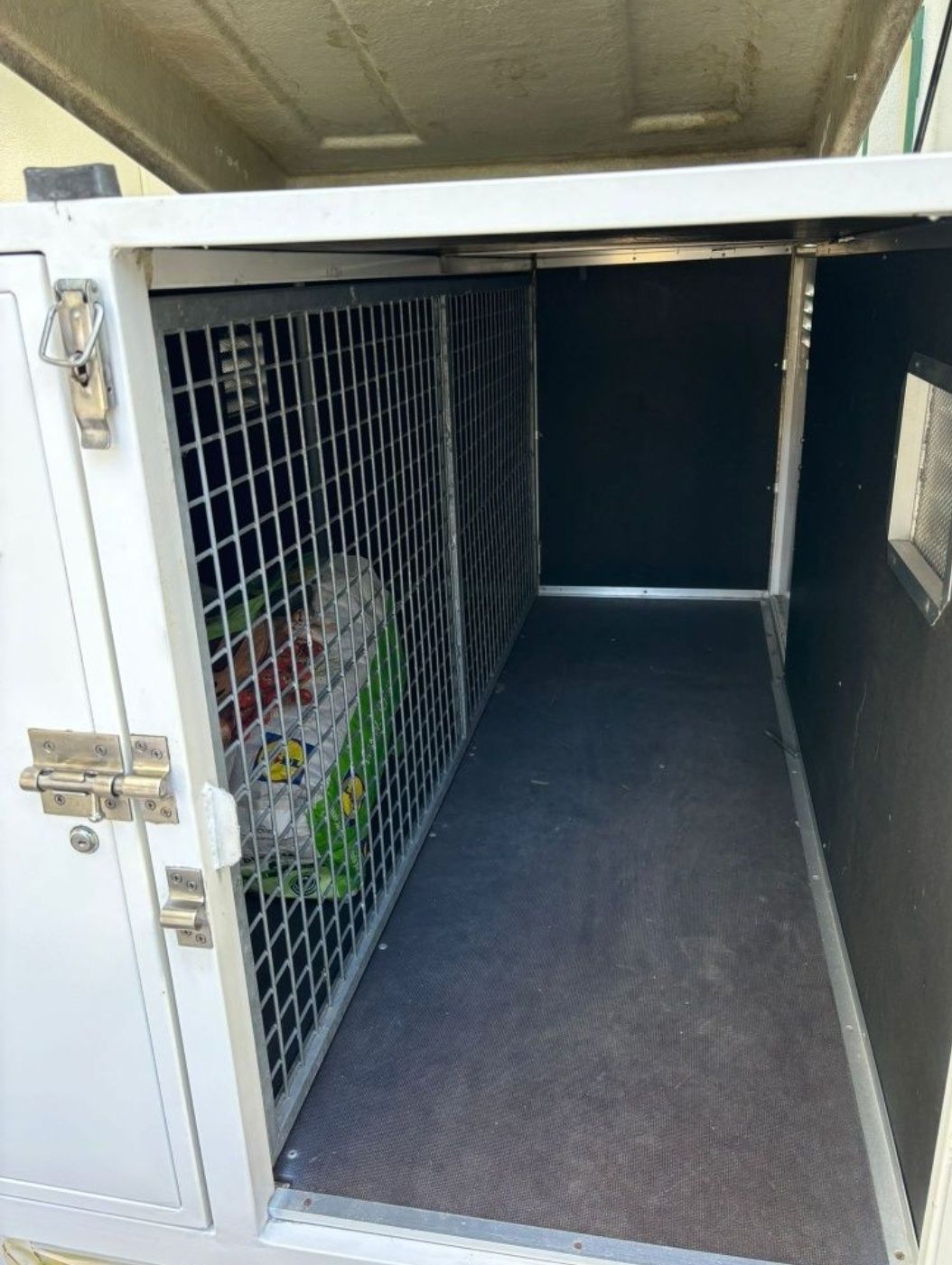 Atrelado para transporte de animais ou material