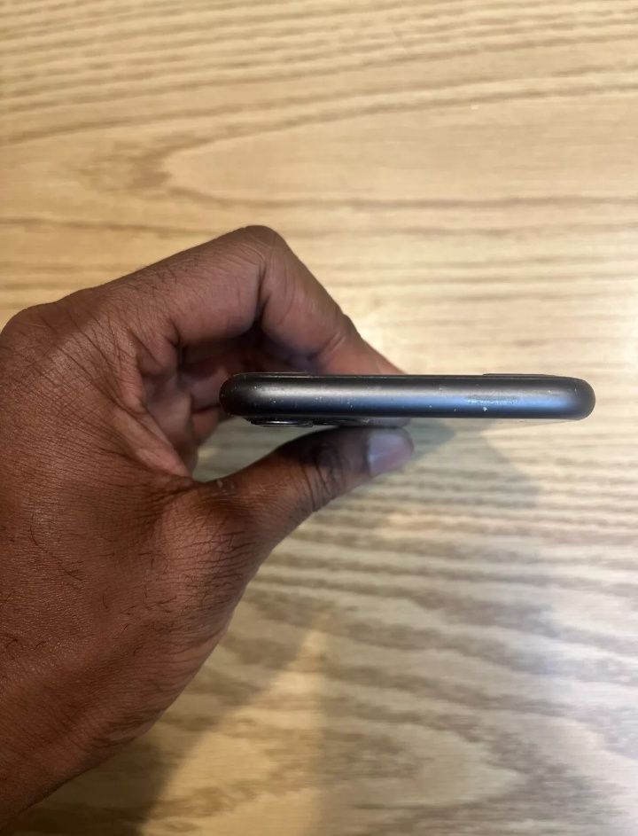 iPhone 11 tani idealny na prezent
