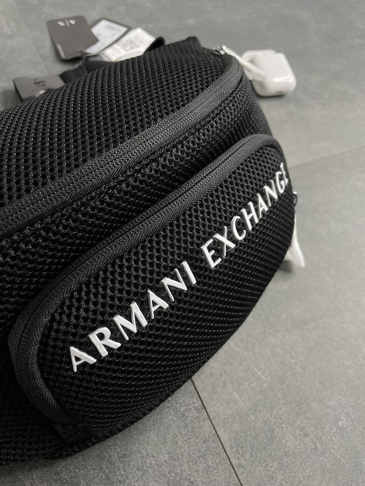 Armani Exchange сумка бананка