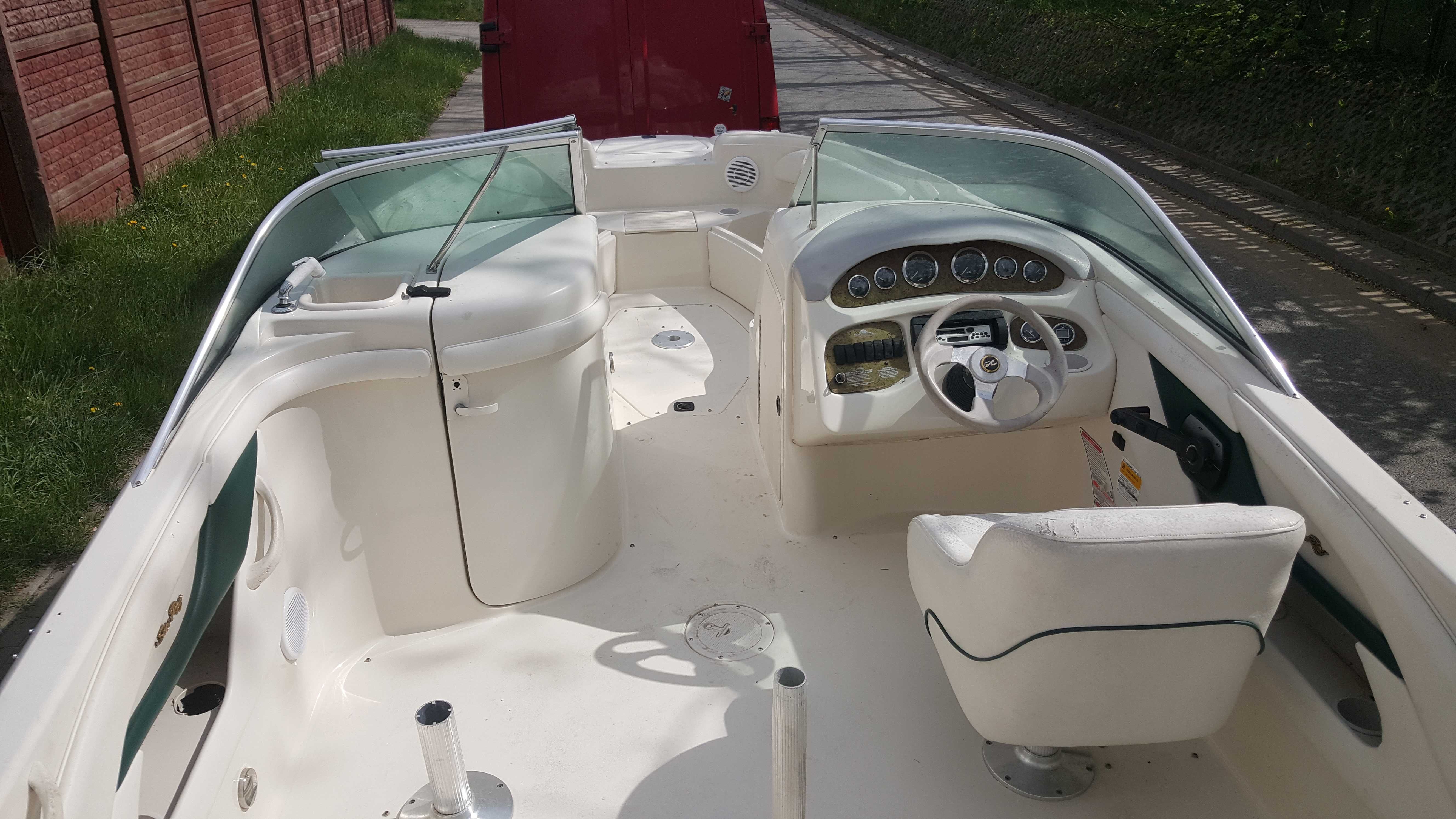 Łódź motorowa motorówka Sea Ray Sundeck 210