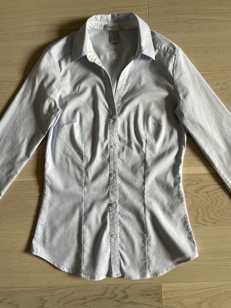 Błękitna koszula bez górnych guzików 34 H&M elegancka