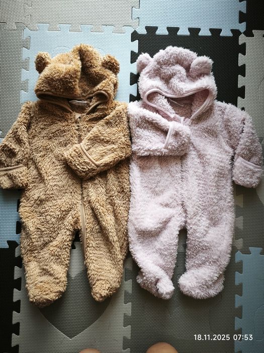 Piękne, pluszowe kombinezony dla noworodka.