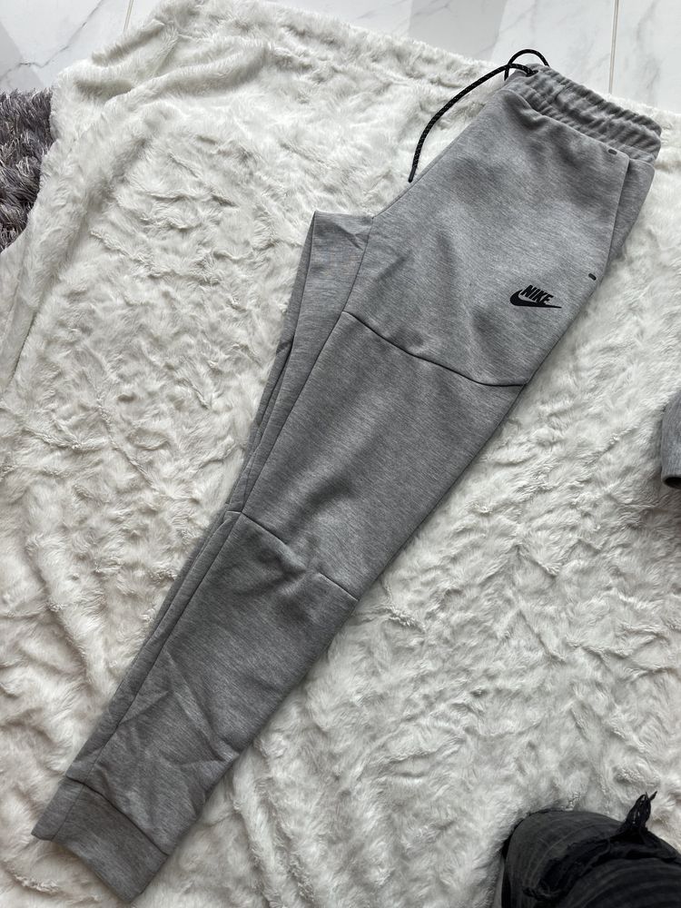 Nike Tech Fleece rozmiar M kolor szary komplet bluza spodnie