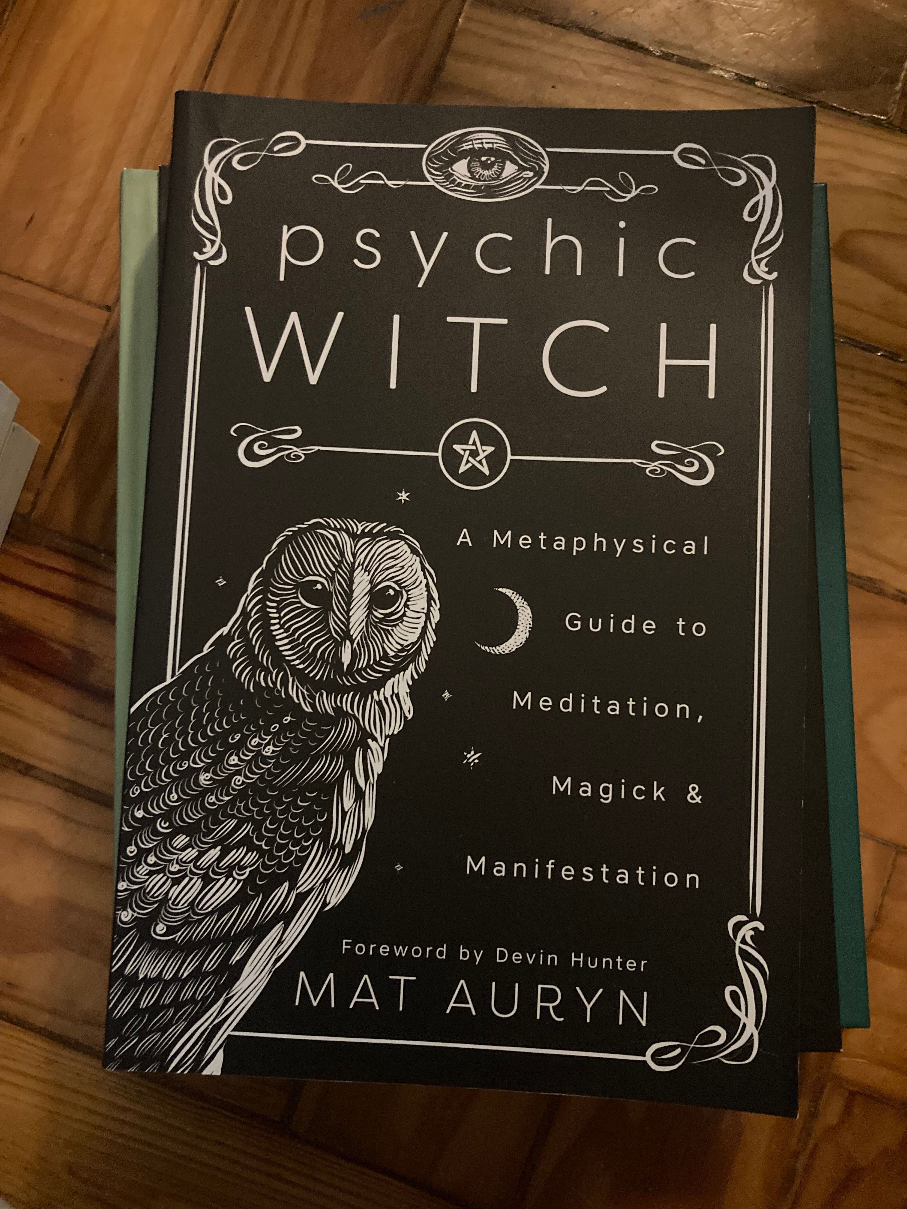 Livro Psychic Witch de Matt Auryn