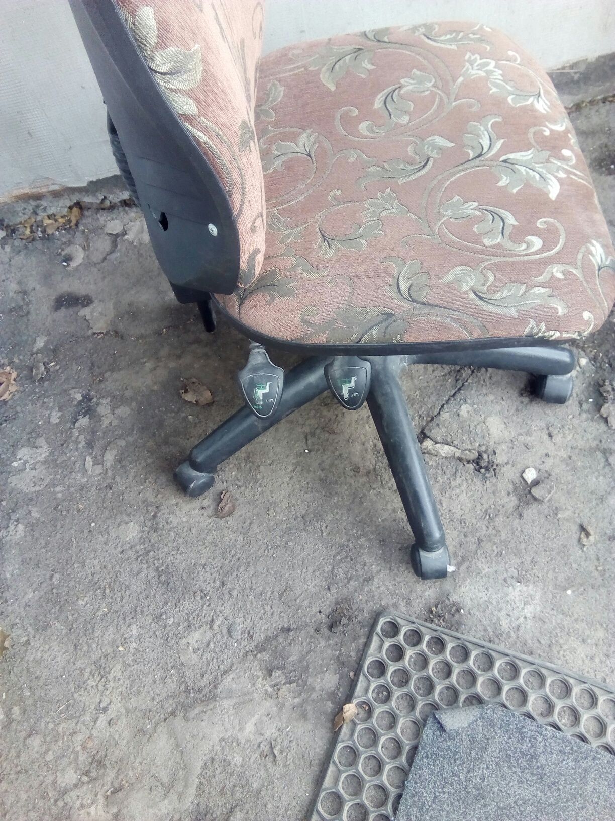 Продам крісло компютерне