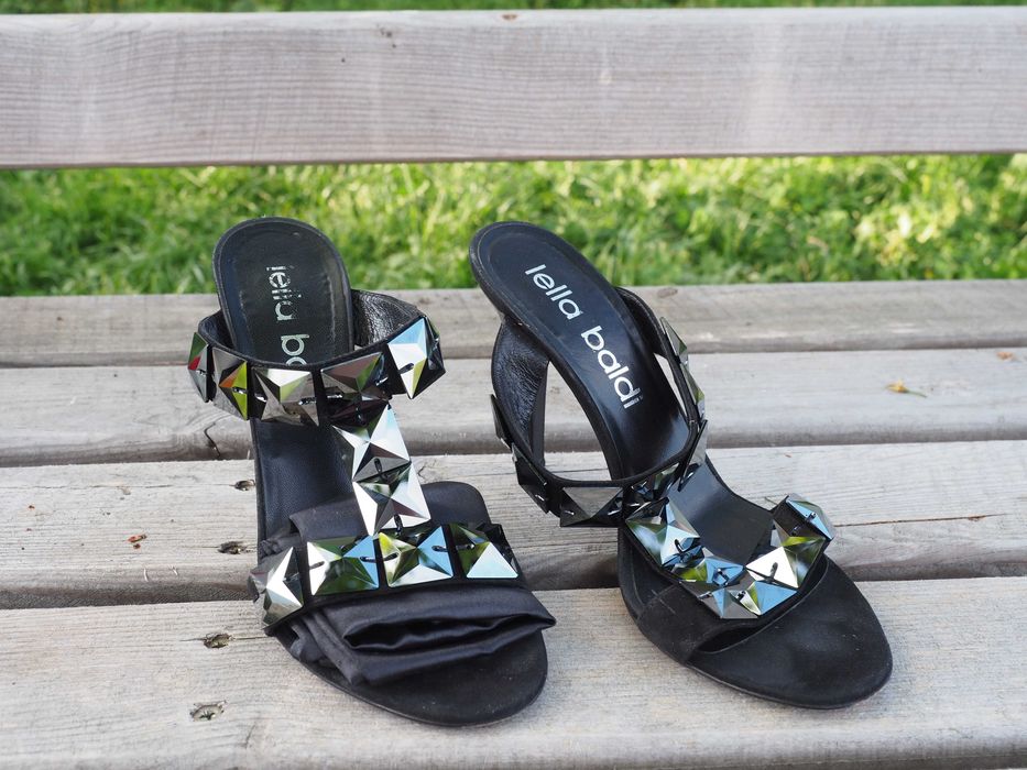 Жіночі босоніжки.