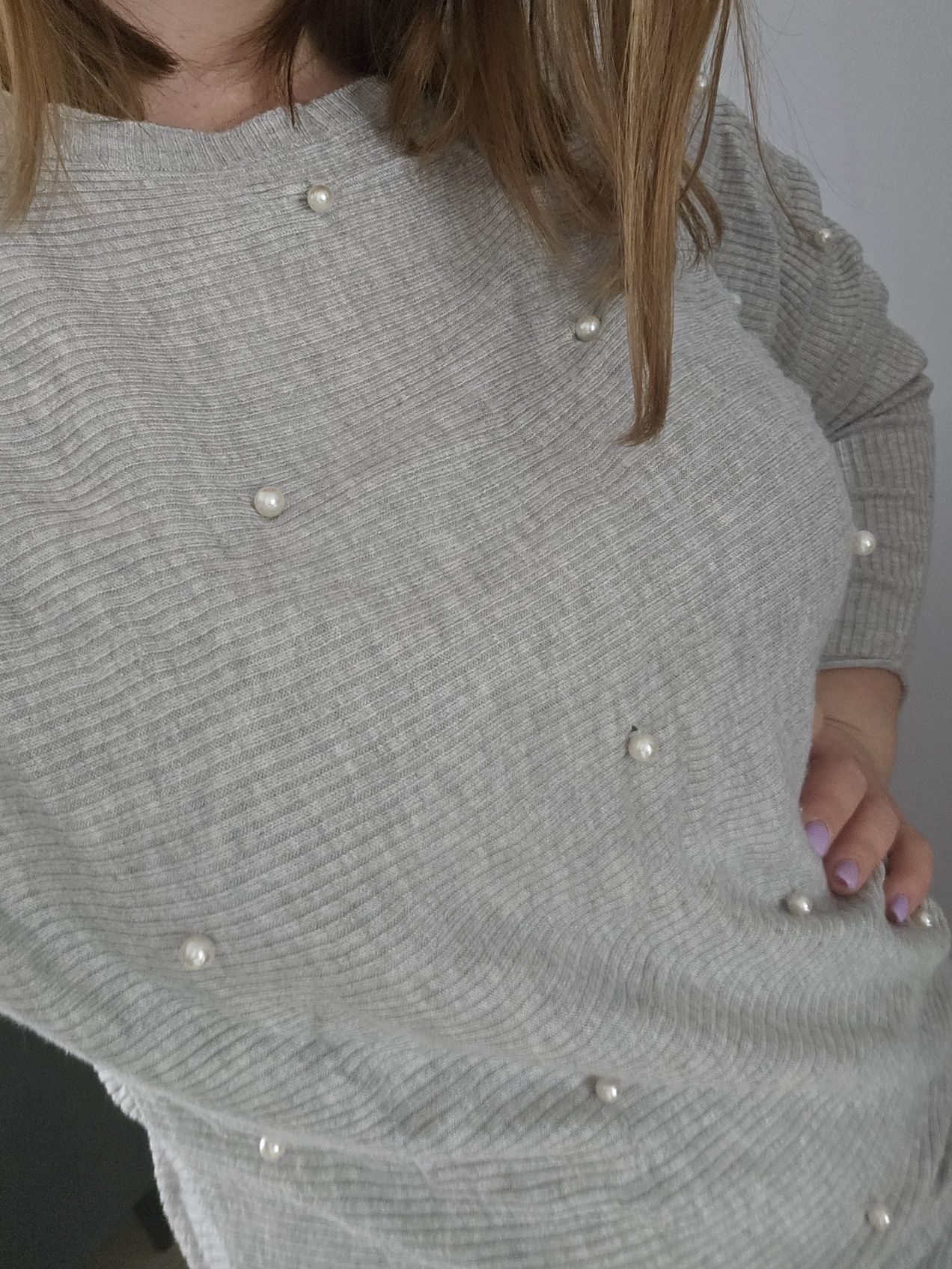 Sweter z perełkami