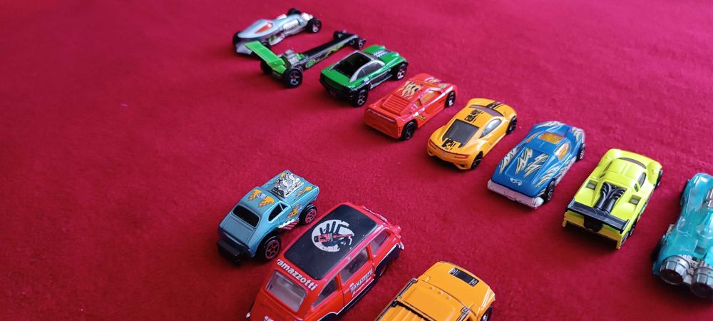 Модельки, машинки от hot wheels
