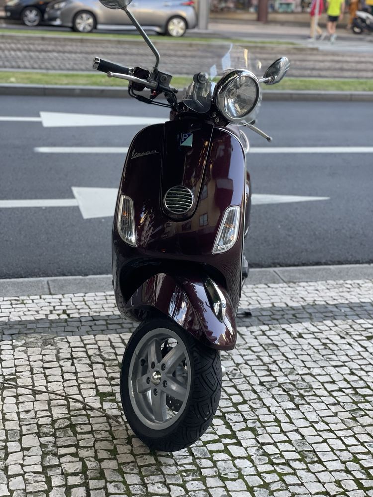 Vespa LX 125 – Edição Especial “Vie della Moda” | Ano 2011