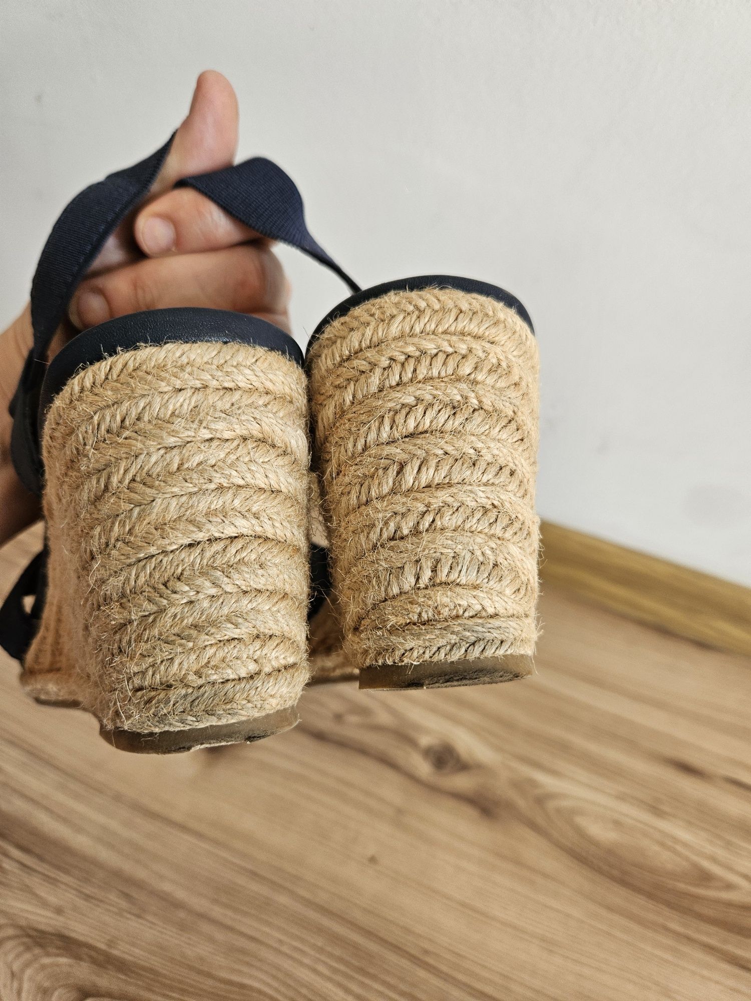 Sandały na koturnie r 39 wkładka 26 cm