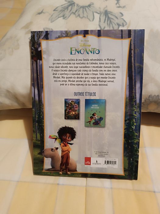 Livro do Filme da Disney Encanto.