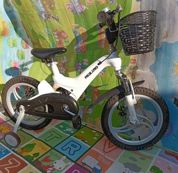 Продам детский спортивный велосипед на 16дюймов на 2-6лет почти новый