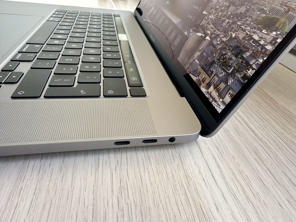 Macbook Pro 16 - 16GB RAM - SSD 1 TB - AMD Radeon Pro 5500M