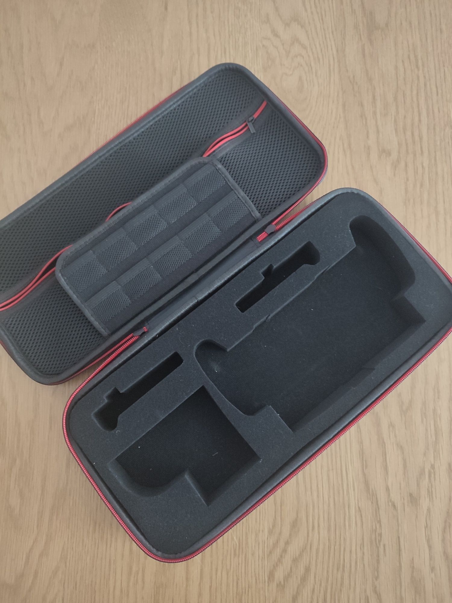 Duże, twarde, pojemne Etui Nintendo Switch + Grip