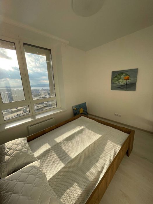 Генератор ЖК Славутич студія + спальня метро Зарічна 4к1 оренда