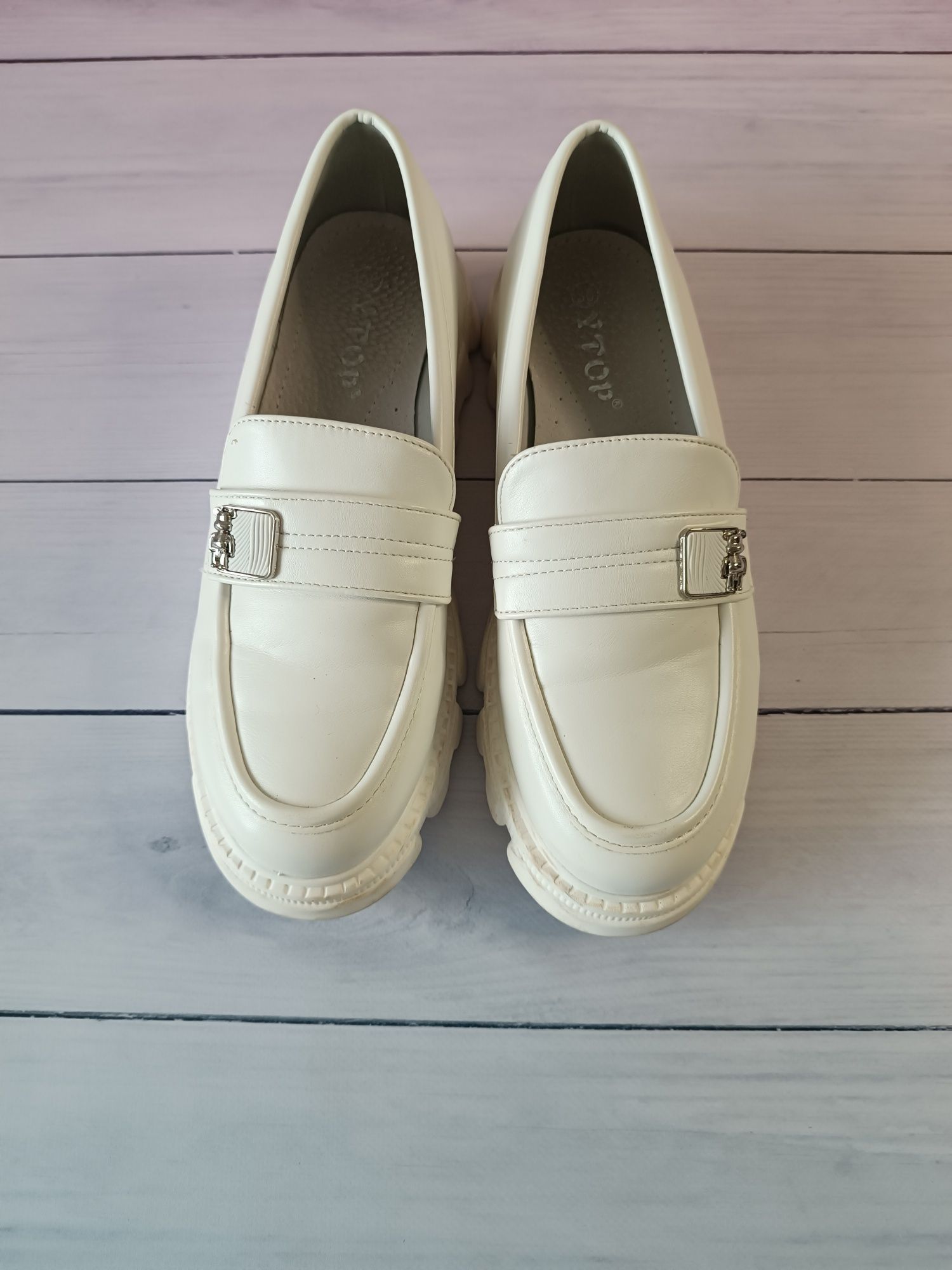 Білі туфлі лофери для дівчинки підлітка р.36 (22.5 см)