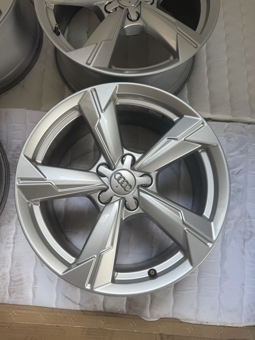 Felgi alumiowe Audi OE 4K0 ET 39 8jx18” 5x112 Audi A6