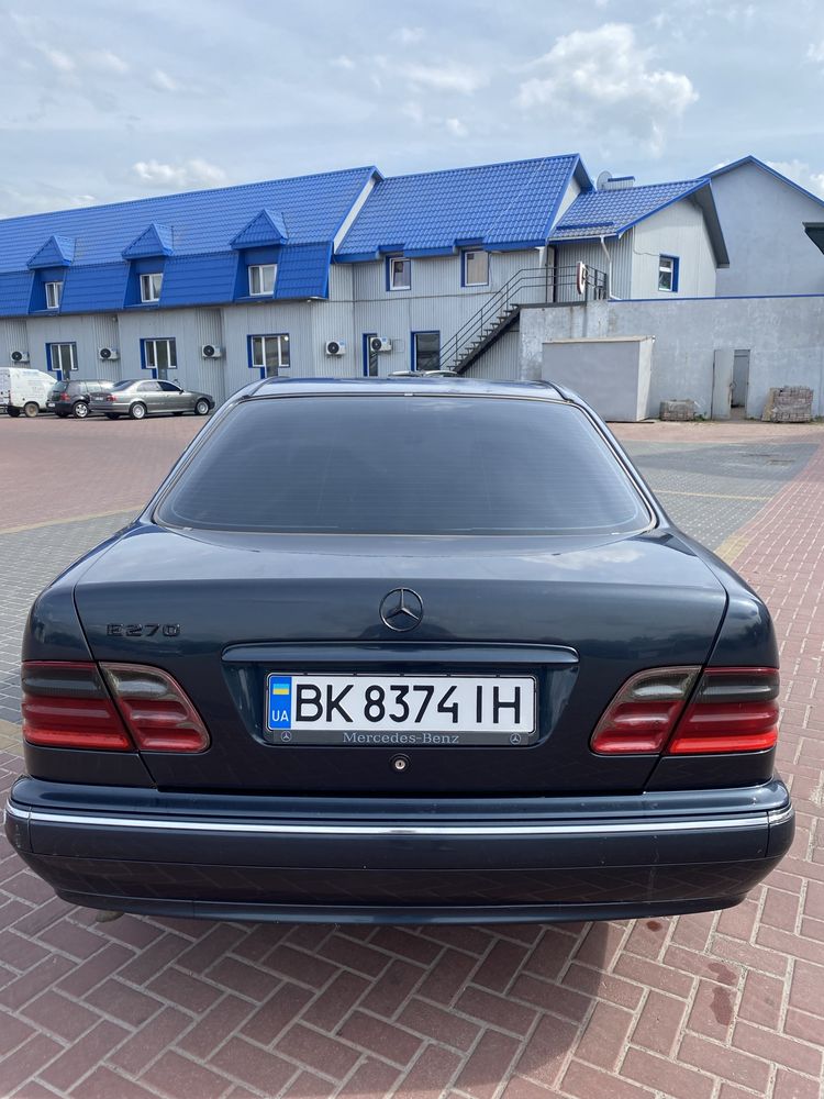 Mercedes-Benz E270