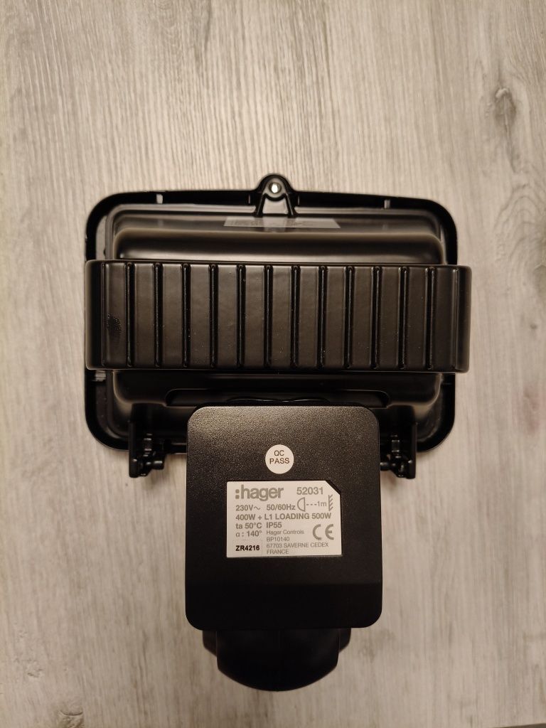 Lampy halogenowe z czujką