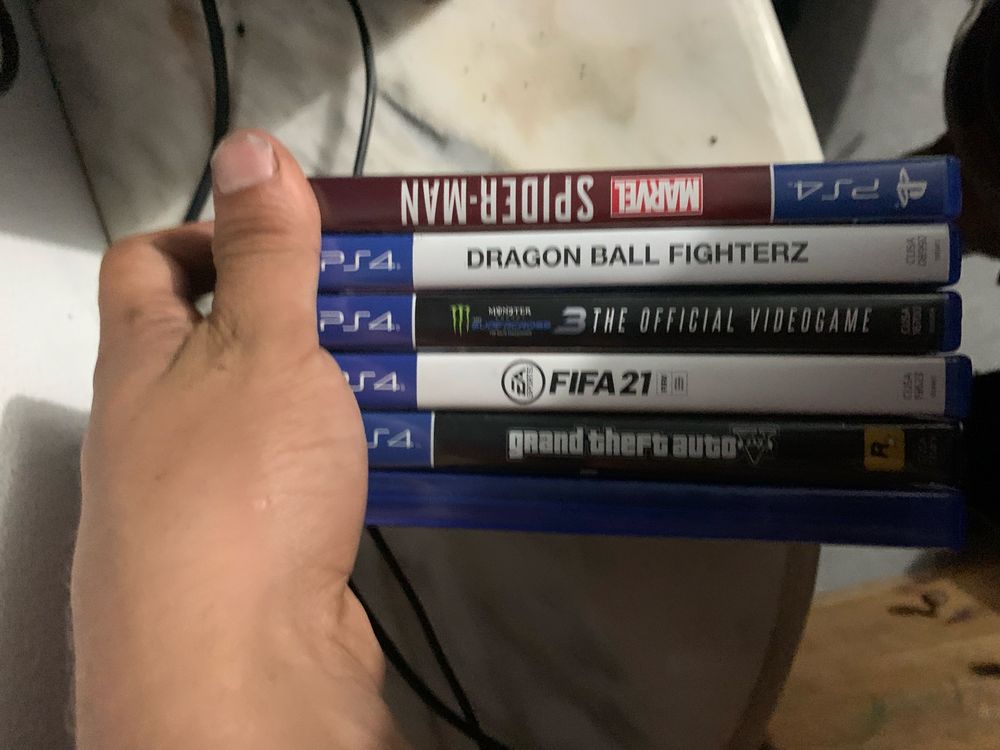 Ps4 com comando e mais 6 jogos