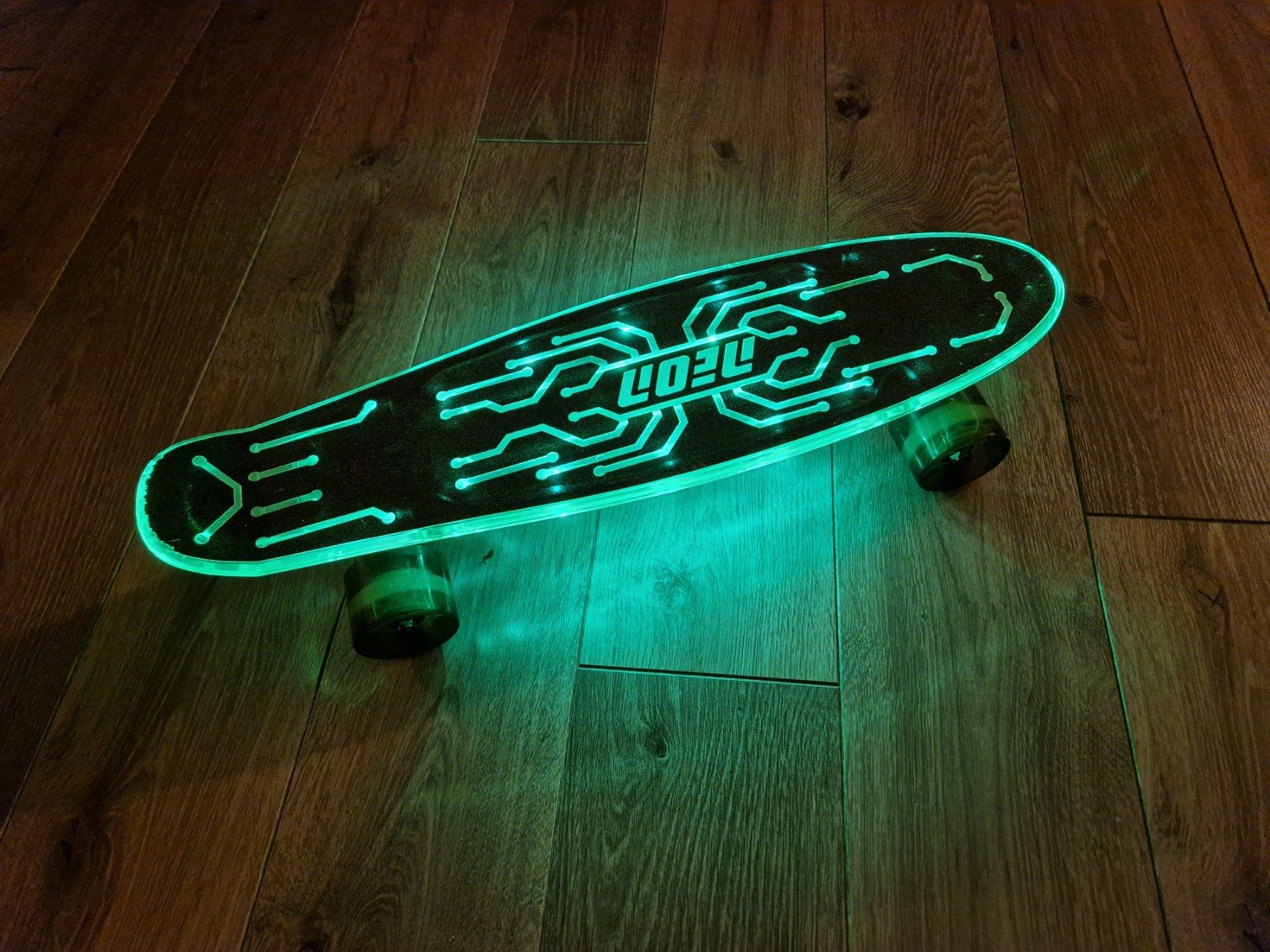 Скейт Neon Hype з зеленим підсвічуванням