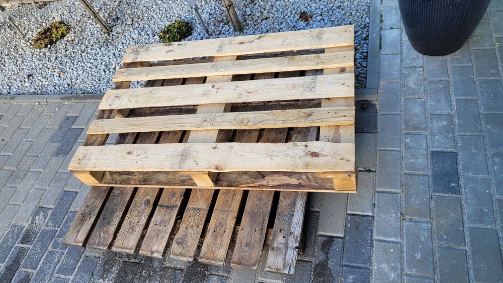 Oddam dwie palety drewniane - za darmo