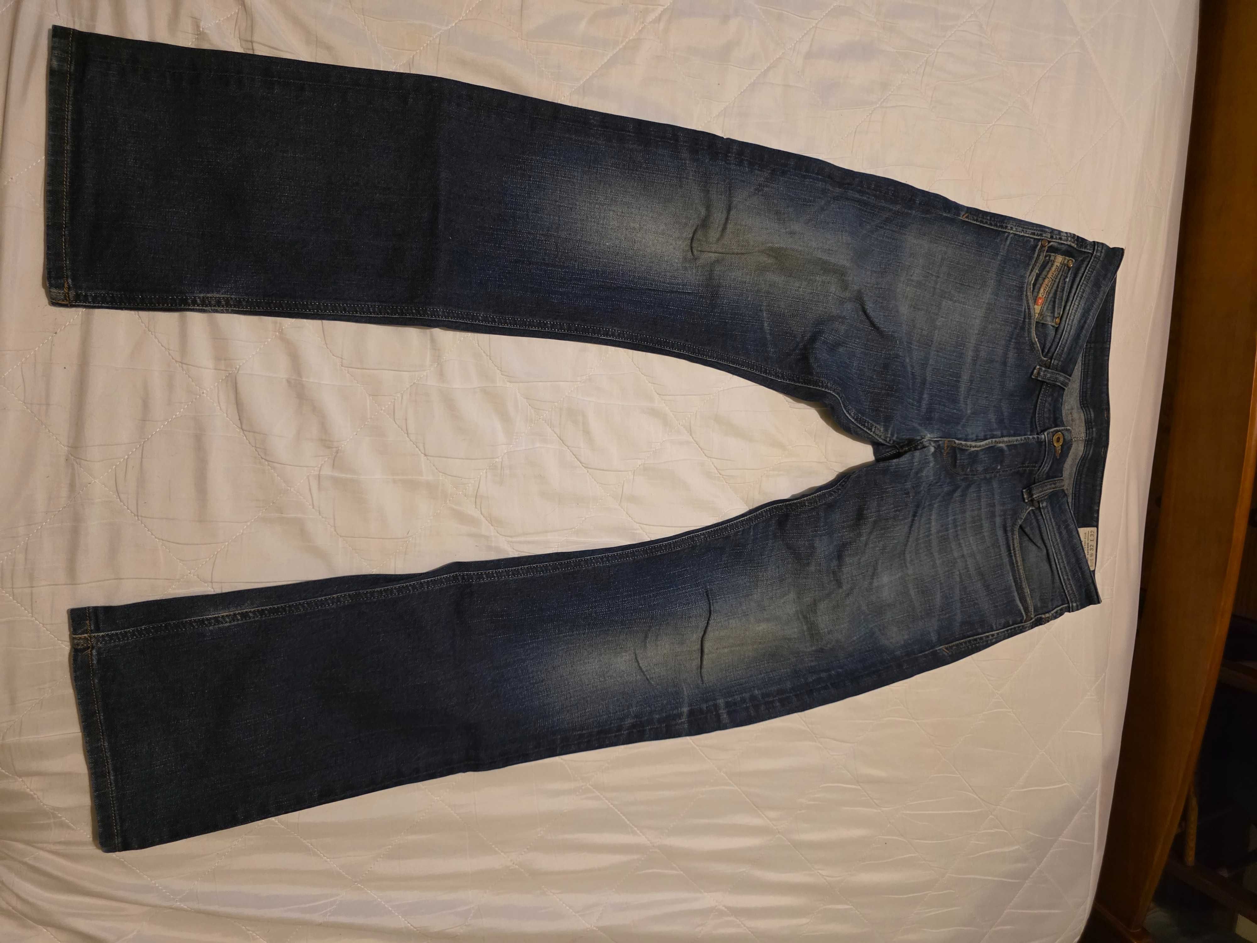 3 pares de calças Levis 501,Adidas e Diesel Industry