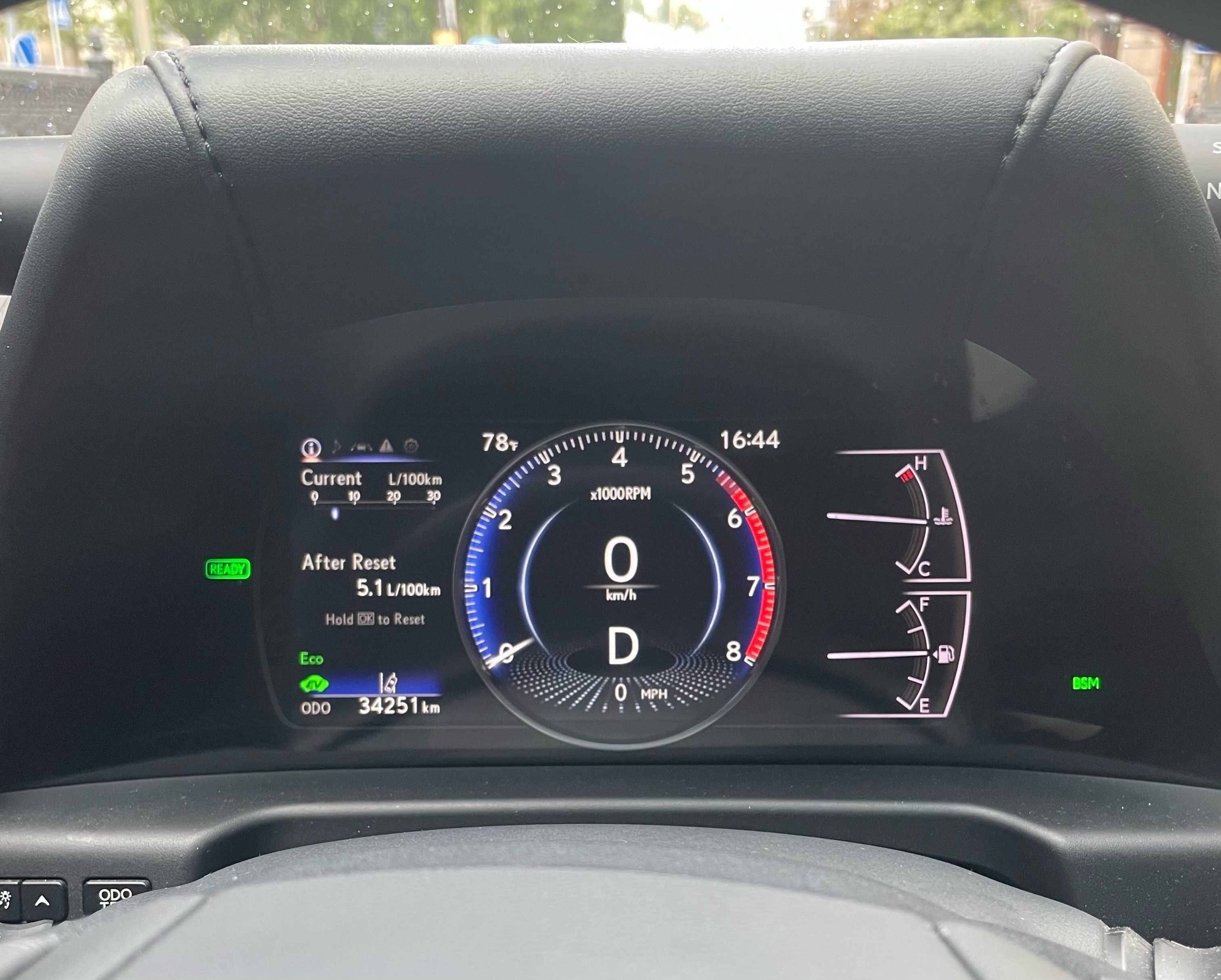 Продам шикарное авто Lexus ES 300h Hybrid Premium 2019