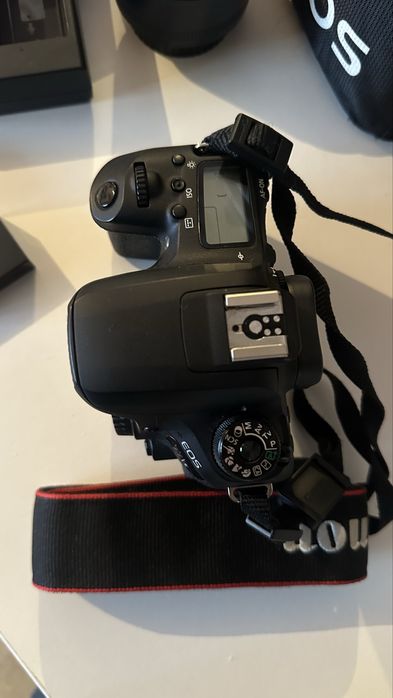 Canon 77d, та обєктив YN50mm F1.8 Canon