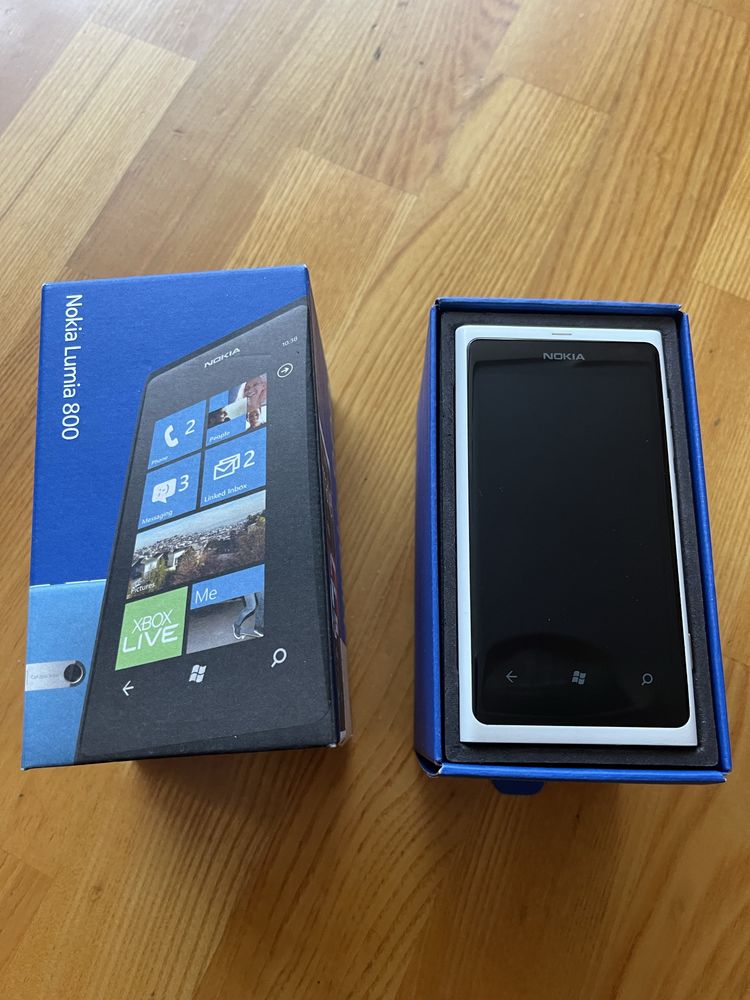 Телефон Nokia Lumia 800