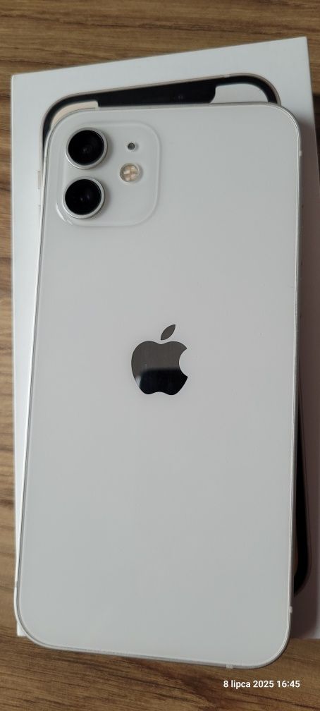 Iphone 12, gratis 15xcase.  Stan wizualny bdb