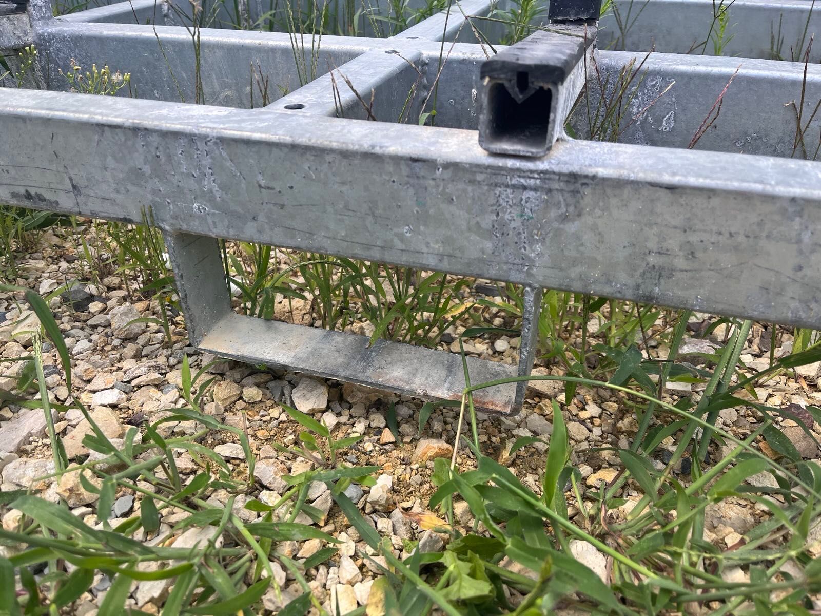 Sprzedam stojaki na okna szyby