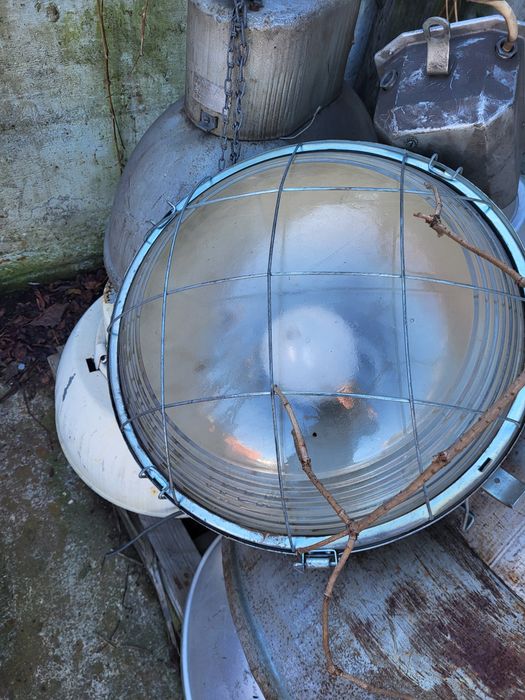 Stare duże lampy przemysłowe loft