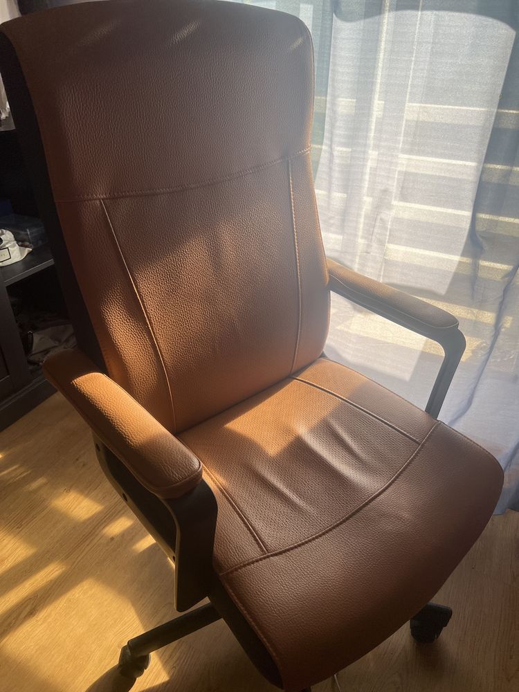Vendo cadereia como nova para desktop razao comprei uma melhor