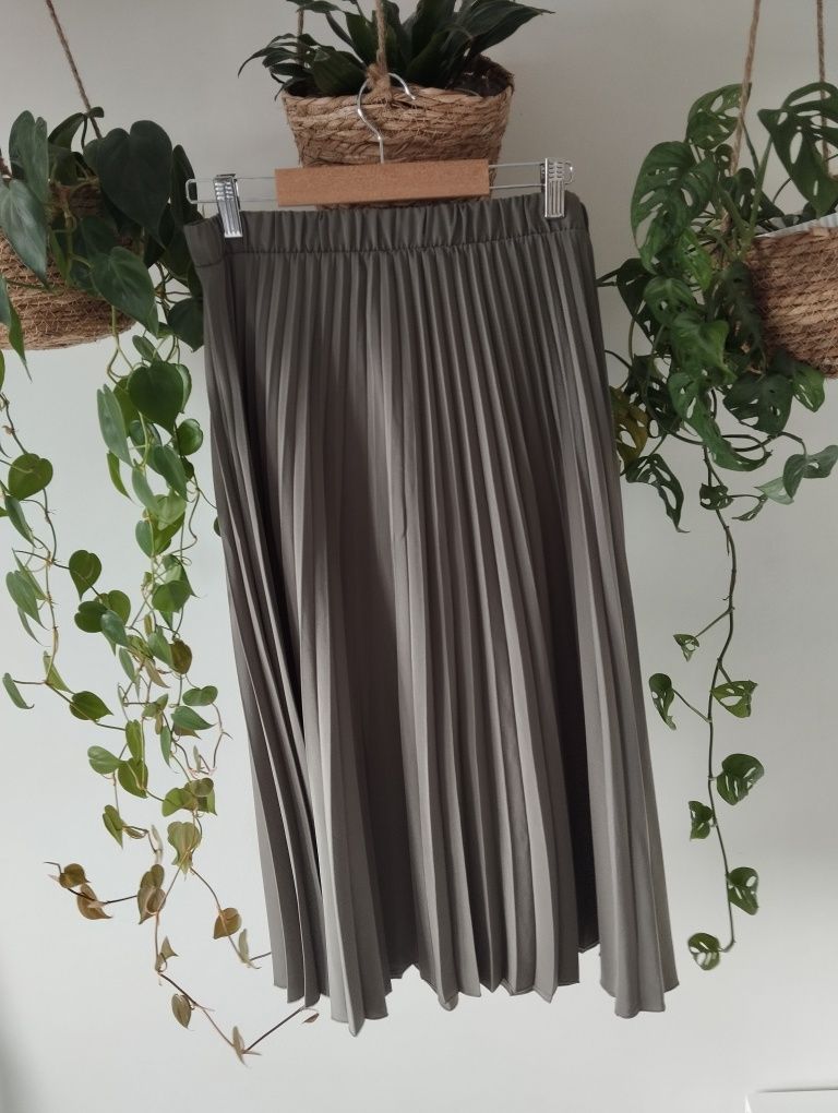 Khaki spódnica midi, plisowana, wiosenna, z listwą guzikową r.L Primar