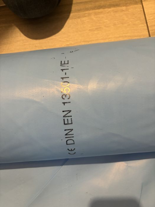 Folia paraizolacyjna ok 100 metrow/ pozostalosci po budowie